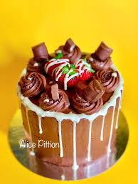 Drip Cake Kinder Et Fruits Gateau Aux Kinders Et Aux Fraises Tutoriels De Cake Design Recettes De Chef Patissiere Cake Design Patissiere Patisserie
