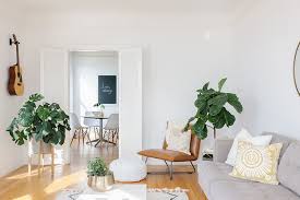 Step Inside The Chic Light Filled Apartment Of Poshmark S Pr Genius College Apartment Decor Small Apartment Layout Eclectic Living Room