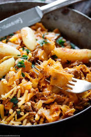spitzkohl hackpfanne mit schupfnudeln emmikochteinfach spitzkohl schupfnudeln hack pfanne