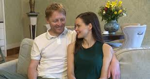 Jeho partnerka lilia khousnoutdinová porodila jejich třetího společného potomka, syna karla. Lilia Khousnoutdinova O Vztahu S Karlem Janeckem 7 Let A Dost Blesk Cz