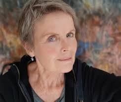 Sara Bee's Instagram, Twitter & Facebook