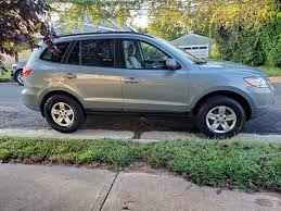 The santa fe crossover is a stylish family vehicle that has the ability to transport up to seven passengers when properly equipped. 2009 Hyundai Santa Fe Test Drive Review Cargurus