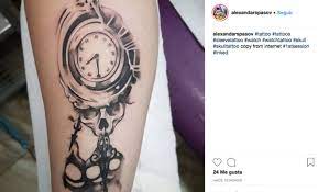 El Paso Del Tiempo Y Mas Significados De Tatuajes Con Relojes Un tatuaje para una mujer sensual, para una mujer que va al frente, pero que va al seguramente esta joven ha estado un buen tiempo con el artista del tatuaje, quien ha hecho un gran trabajo. tiempo y mas significados de tatuajes
