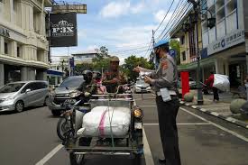 Pemerintah ketatkan pelaksanaan ppkm mikro yang berlaku pada 22 juni hingga 5 juli 2021. Mulai 1 Juni Ini Aturan Ppkm Mikro Yang Berlaku Di Seluruh Indonesia Halaman All Kompas Com