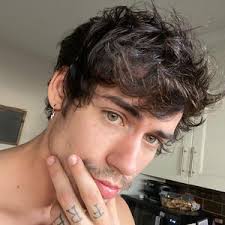 Wes Tucker (@wesleytuckerr)