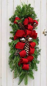 Diy christmas decorations for front door. 15 Diy Christmas Door Decorations To Greet Your Guests With This Year