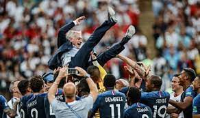 A francia válogatott hivatalos szurkolói termékei. A Franciak Eb Je Bevalt Recepten Ne Valtoztass Fourfourtwo Hu
