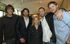 Jun 24, 2021 · the cw and jensen ackles are developing a 'supernatural' prequel spinoff titled 'the winchesters,' about young john and mary winchester. Smallville Behind The Scenes Left To Right Jared Padalecki Tom Welling Cw