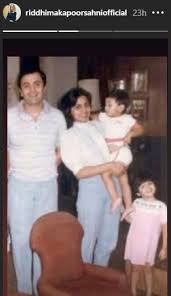 Choisissez parmi des contenus premium neetu kapoor de la plus parcourez 174 photos et images disponibles de neetu kapoor, ou lancez une nouvelle recherche pour explorer plus de photos et images. Riddhima Kapoor Shares Throwback Photo Of Rishi Kapoor Neetu And Brother Ranbir Celebrities News India Tv