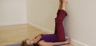 5 Potential Benefits Of Putting Your Legs Up A Wall Every Day Exercice Bonne Posture Muscler Mollet