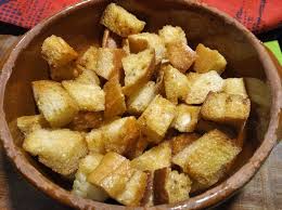 Croutons Maison Au Four En 2020 Croutons Maison Croutons Faire Des Croutons