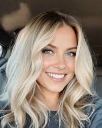 Sparkling mesmerizing diamond blue eyes, beautiful blonde hair, beautiful  contagious smile 🫶🫶🫶🫶