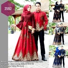 Model baju muslim modern trend masa kini 22 08 2020 baju muslim merupakan salah satu jenis busana yang sangat banyak diminati dan cukup dinamis perkembangannya dalam arti model serta desain yang ditawarkan anda para gamis batik wanita masa kini baju batik wanita muslimah. Model Baju Gamis Batik Couple 2593 Terbaru Shopee Indonesia