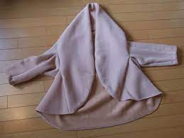 丸い布ほぼ一枚からつくる不思議なジャケット作ってみました にこにこ菜園日記 ナチュラルな服 服の型紙 ポンチョ 作り方