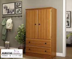Lihat motif strip putih dan motif kayu di tengah pintu itu, kesan modern ada di lemari ini. Lemari Pakaian Bandung Kayu Jati Minimalis Modern Kumsiyah Furniture