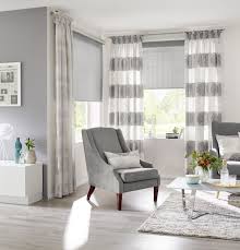Sie sitzen in ihrem wohnzimmer schauen nach draussen, vielleicht sehen sie bäume oder wiesen, vielleicht sehen sie häuserblocks und strassen und plötzlich denken sie, wie schön es wäre, sich auf dem sofa lümmelnd vor fremden blicken zu schützen. Gardinen Rollos Fur Wohnzimmer Curtains Childrens Room Home Decor Curtain Decor