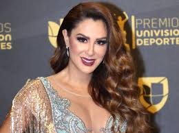Ninel conde, mejor conocida como el bombón asesino, se presentó este viernes, en la feria artesanal y cultural del municipio de tekax, yucatán, acompañada de. En Bikini La Hija De Ninel Conde Presume Su Escultural Cuerpo Junto A La Piscina La Opinion