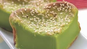 1 cawan jus pandan (kisar 4 helai daun pandan bersama bila minyak telah panas, masukkan adunan tadi. Resepi Bingka Pandan Kukus