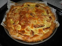 Dans une casserole, verser un demi litre de lait. Quiche Pomme De Terre Emincee De Poulet Les Delices De Poupette