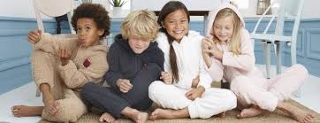 Decouvrez Nos 10 Idees Pour Organiser La Meilleure Pyjama Party A Vos Enfants Soiree Pyjama Pyjamas Party Pyjama Enfant