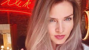 Herečka má totiž z předchozího vztahu již tříletého syna mathiase. Pin On Zeny Women