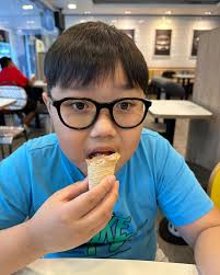 Ice cream is the best!! So focus!!😂