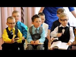 танец мам с сыновьями на выпускном в детском саду Krutoj Tanec Pod Pesnyu Eto Vsyo Ona V Detskom Sadu Youtube Deti Tancuyut Tanec Tancy