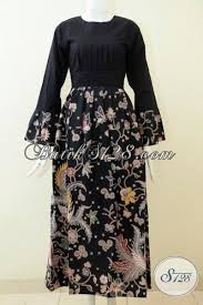 Dengan desain kombinasi antara pakaian kebaya dengan busana muslim membuat pakaian ini lebih cocok. Gamis Batik Kwalitas Bagus Proses Kombinasi Tulis Dengan Desain Masa Kini Khusus Untuk Perempuan Modern Yang Selalu Memperhatikan Penampilan G1857bt M Toko Batik Online 2021