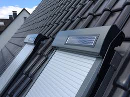 Im roto sortiment finden sie sowohl produkte für eine außeninstallation als auch zur anbringung von innen. Dachfensterrollladen Atix Solar Fur Roto Kabellos