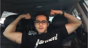 Bukan keseorangan, kerana selain keluarganya, nana turut ditemani zoey dan pihak pengurusannya. Zoey Rahman Simpan Tattoo Bawah Lengan Utaranews