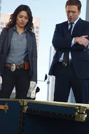 Une série à risque pour netflix ? Tv Series Life Damian Lewis As Det Charlie Crews And Sarah Shahi As Det Dani Reese Serie Americaine Serie