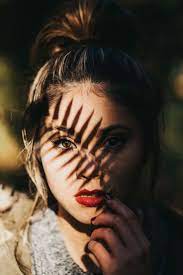 Weitere ideen zu fotoideen, fotografie, fotoshooting. Portrat Fotografie Inspiration Kreativ Inspiration Idee Schatten Natur Shooting Fruhling Fotografie Inspiration Kreative Fotografie Kreative Portraitfotografie