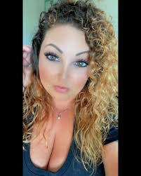 Kendra Berge's Instagram, Twitter & Facebook