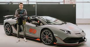 L amborghini aventador dari kadbod hasil ciptaan youtuber new zealand berjaya dilelong dengan nilai as$10,420 (rm43,165). Jorge Lorenzo Kini Miliki Lamborghini Aventador Svj 63 Roadster Motoqar