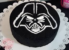 Le Shadow Cake Au Chocolat Le Gateau Le Plus Dark Et Noir Recette Fete A Theme Star Wars Gateau Dark Vador Gateau