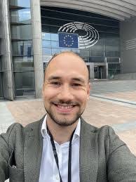 Robert Froberg's Instagram, Twitter & Facebook