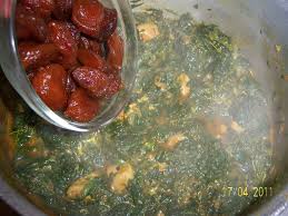 نتیجه تصویری برای خورش آلو اسفناج با مرغ