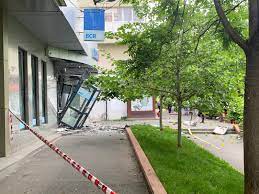 Făptașii nu au fost prinși. Bancomat Aruncat In Aer Pe Un Bulevard Din CapitalÄƒ Explozia S A Auzit In Tot Cartierul Stirileprotv Ro