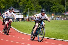 Sonnenschein Und Gluckliche Kinder Beim Petit Depart In Holthausen Landeshauptstadt Dusseldorf