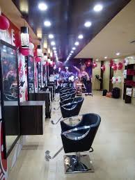 Need to tame than mane you've grown out in the 100+ days we've spent in quarantine? Hair Salon Near Me Walk In