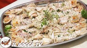 Cicala di mare o pannocchia di mare conosciuta meglio come squilla mantis è un crostaceo di medie dimensioni dal corpo affusolato e composto da tante scaglie che compongono la sua corazza. 166 Canocchie Sbollentate Con Salsa Di Limone E Ti Senti Un Campione Secondo Facile Buono Sano Youtube