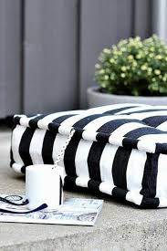 Black And White Outdoor Furniture Cushions Pin By Marsha Gulick3 On Black Summer Boho Mix Black And White Decor Balcony Design White Deck