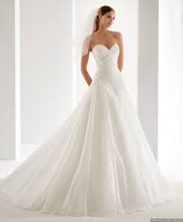 Gli abiti da sposa semplici e raffinati dovranno essere abbinati a scarpe eleganti. Abiti Da Sposa Semplici I 50 Modelli Piu Belli The Dress Gelinler Gelin