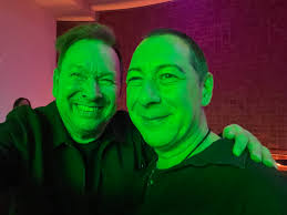 Last weekend Jana was being a happy fanboy, seeing Psyche live and having a  chat with Darrin. Psyche was always a major influence for Advanced Art, and  Vince regrets he never had