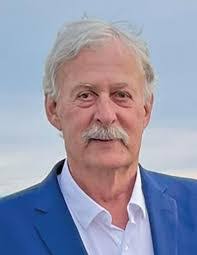 Leila Bond's Instagram, Twitter & Facebook