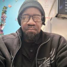 Arnold Schwarzenegger's Dutch and Danny Glover's Mike Harrigan appear  frozen by the Yautja in the extended version of Predator: Killer of Killers  revealed at #SDCC. Link in the comments for more.