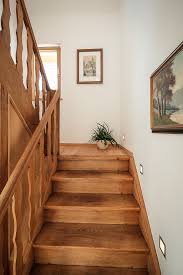 Alte Holztreppe Neu Aufbereitet Und Restauriert Umbau Und Sanierung Eines 50er Jahre Hauses Mit Modern Holztreppe Holztreppe Renovieren Altes Haus Renovieren