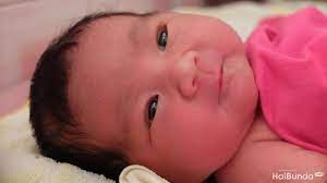 Aktivitas membeli perlengkapan bayi akan menjadi hal yang mengasyikan jika ditemani oleh suami yang perhatian pada istrinya. Tahap Perkembangan Penglihatan Bayi 0 4 Minggu