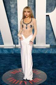 Sabrina Carpenter – 2023 Vanity Fair Oscar Party in Beverly Hills •  CelebMafia