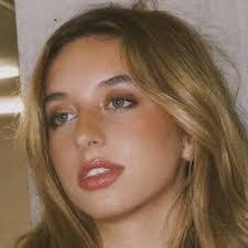 Caroline Byron's Instagram, Twitter & Facebook